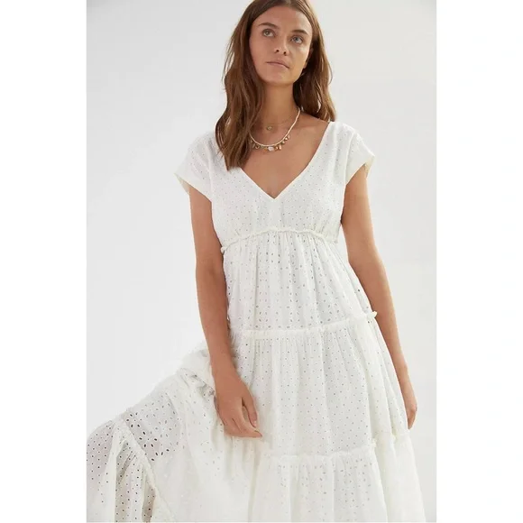 Anthropologie Tiered Eyelet Maxi Dress NWT Size Medium RARE Dress - Picture 4 of 16